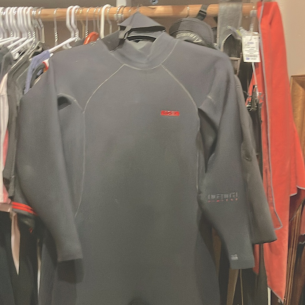 Xcel 3/2 infinity limited wetsuit.